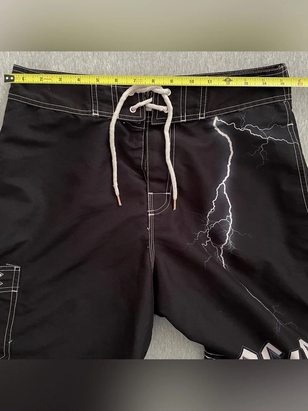 AC/DC Men’s Size 32 Black Board Shorts